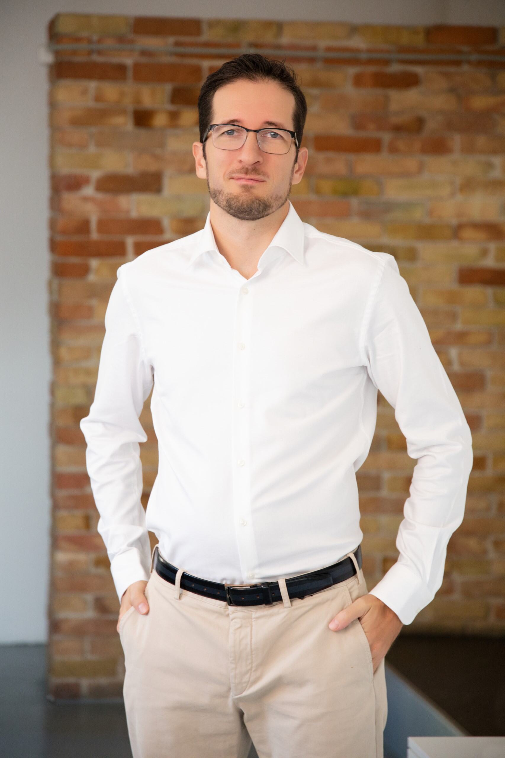 Péter KÉSMÁRKI – MANAGING DIRECTOR